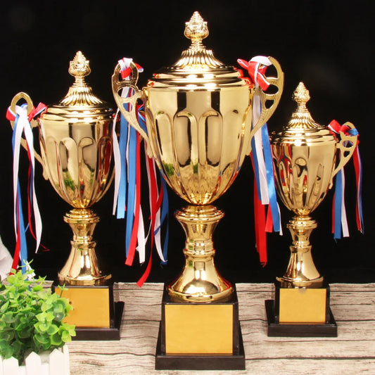 Sportspiele Goldpokal Auszeichnungen Champion mit Deckel Gewinner Pokal Trophäe Spielzeug Schule Belohnungszubehör Wettbewerb Fußball