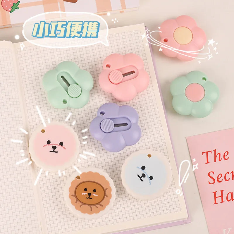 JESJELIU Mini Maket Bıcağı – Çiçek Tasarımlı, Geri Çekilebilir, Kağıt Kesici & Zarf Açacı