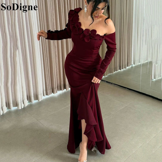 SoDigne 2026 Burgunderfarbene Satin-Abendkleider Meerjungfrau schulterfrei Ballkleider Blumen Rüschen Drapiert Partygastkleid Maßgefertigt